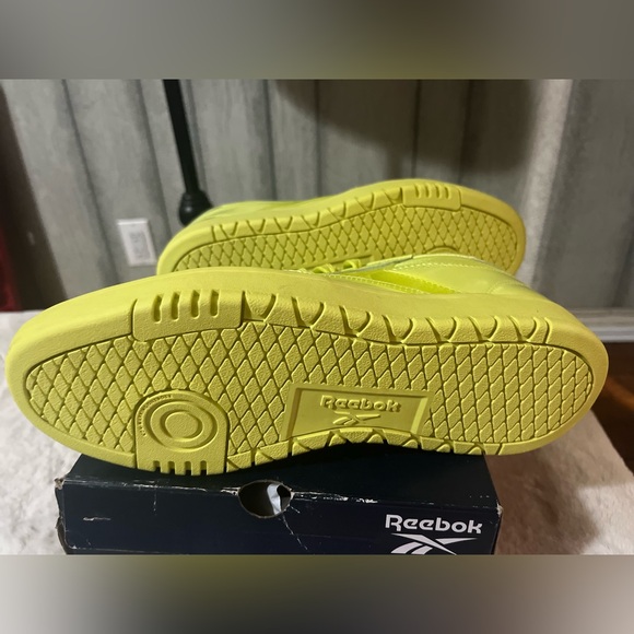 COPY - NWT/Reebok x CARDI B Classic Coated Club C High Vis Green Shiny PATENT W… - Picture 2 of 6
